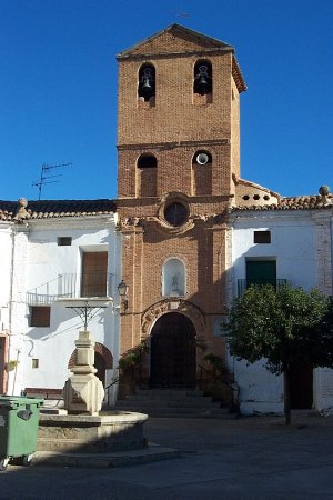fachada de la iglasia en la plaza de chodes