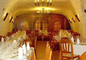 SALON A 14 METROS  DE PROFUNDIDAD