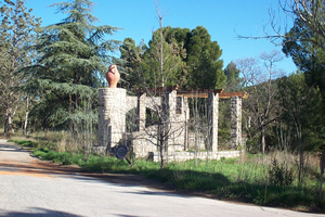 ANTIGUA FUENTE JUNTO A LA CARRETERA N-II MADRID-BARCELONA